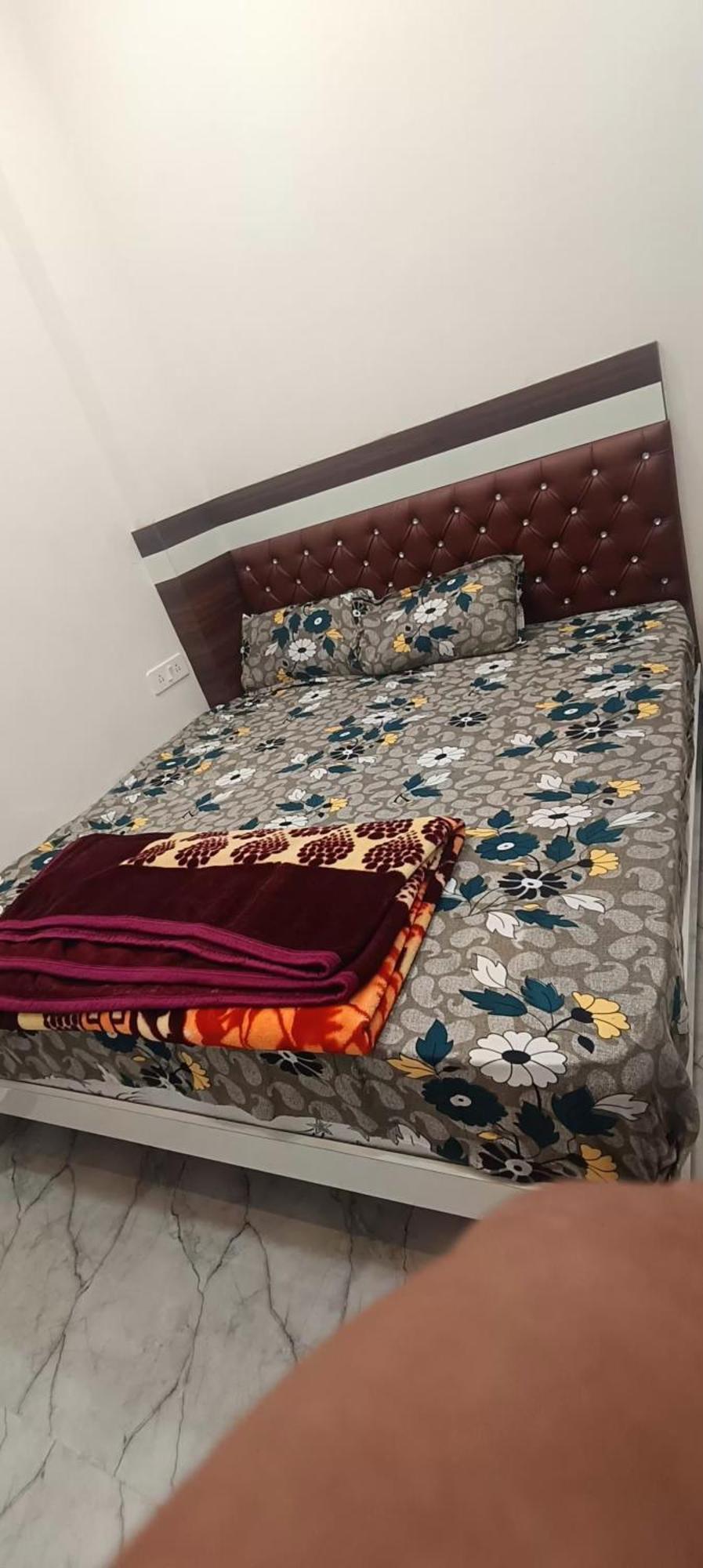 Goenka Home Stay Barsana Chhata Exterior photo