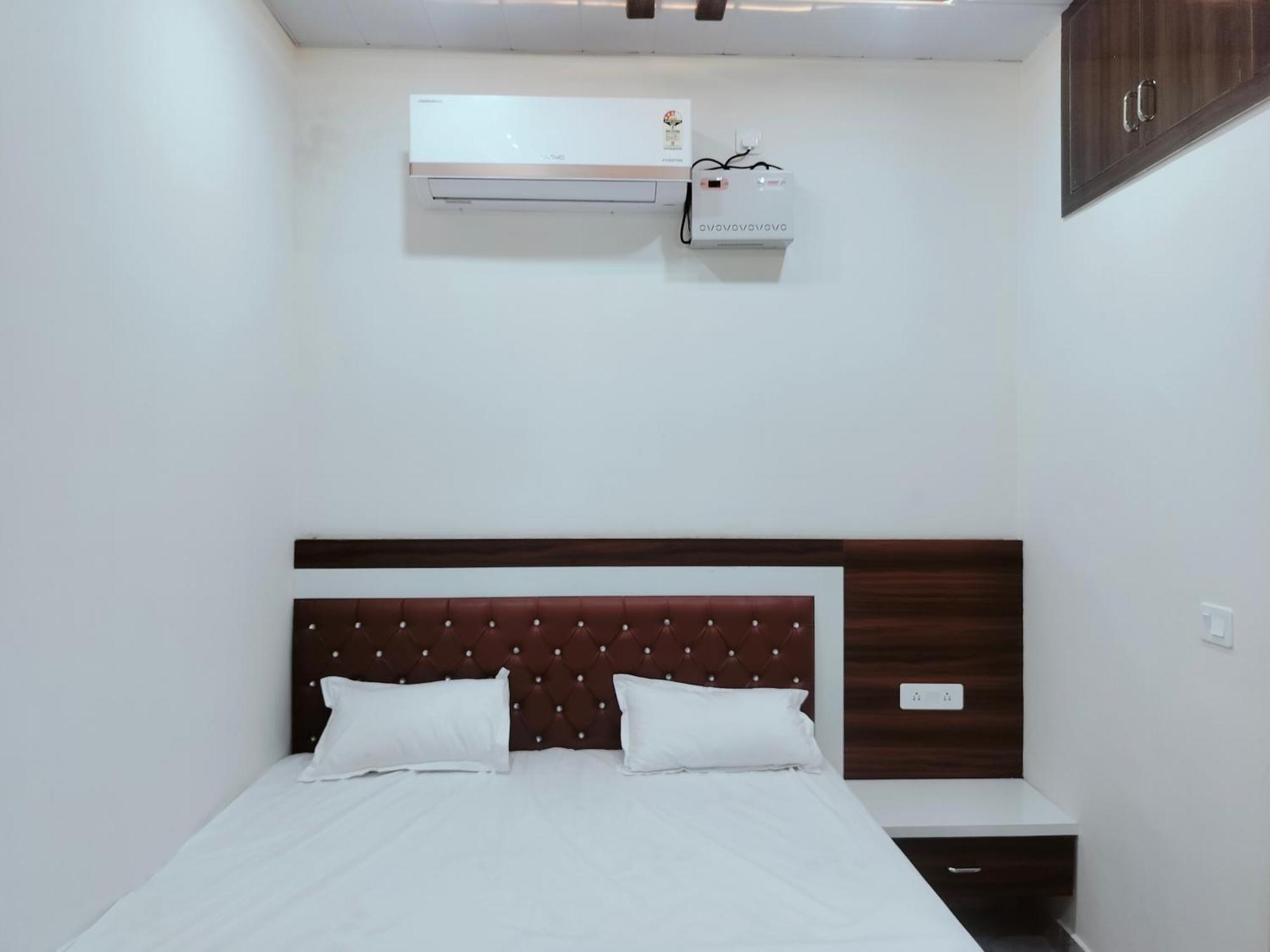 Goenka Home Stay Barsana Chhata Exterior photo